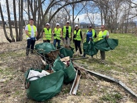 Earth Day cleanup volunteers