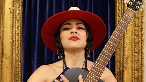 Melissa Ivey holding a guitar